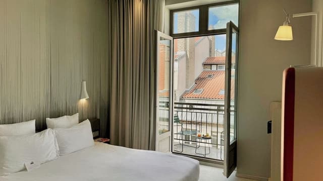 Classic Room with balcony including self-service snacks and drinks at the Club