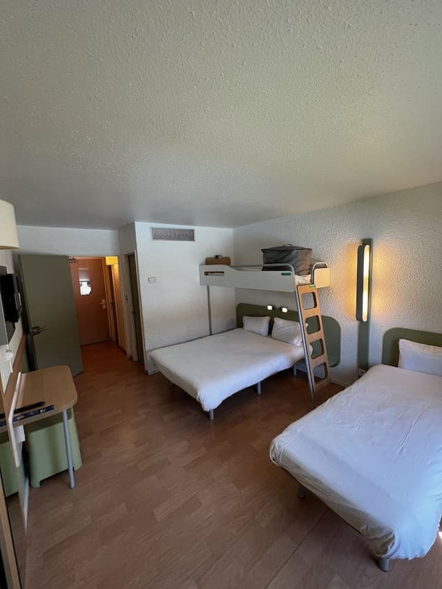 Family Room, Multiple Beds