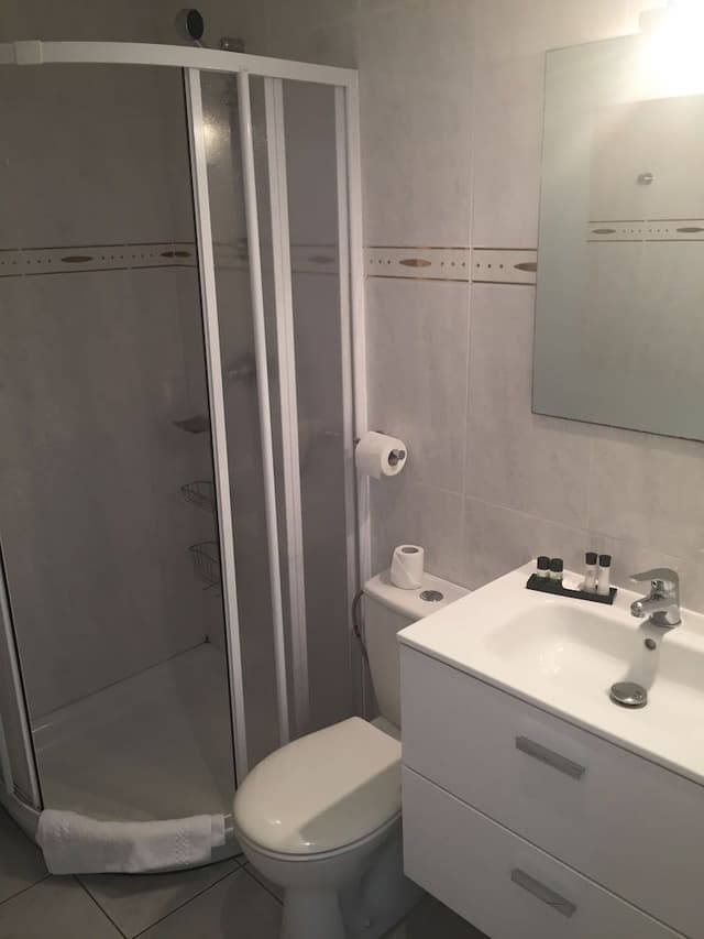 Room M - Coté Piscine -18m² - Lit Double / Lits Jumeaux