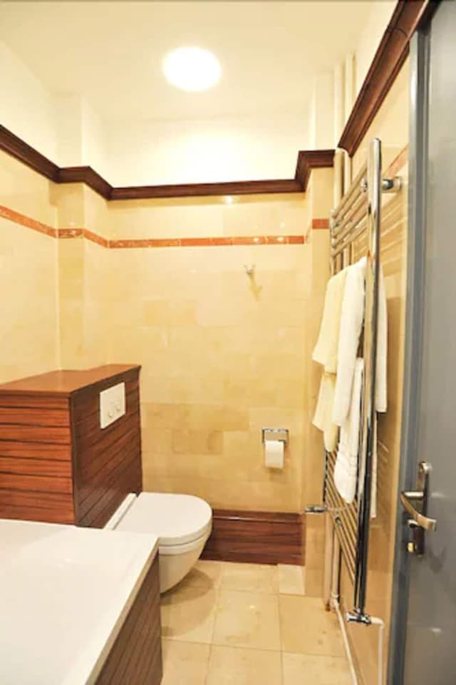 Superior Double Room, Bathtub
