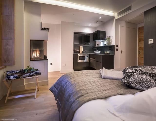 Superior Studio with Fireplace and Hammam