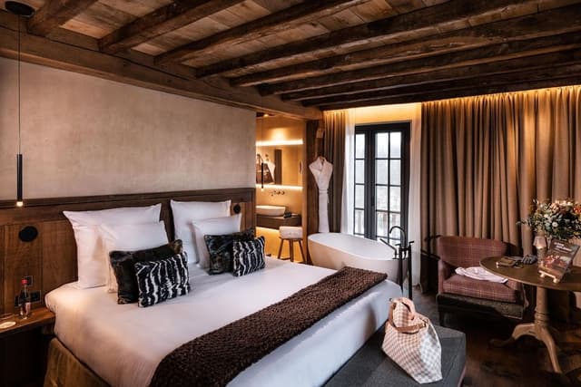 Luxury Double Room, Bathtub, River View (Steam Shower)