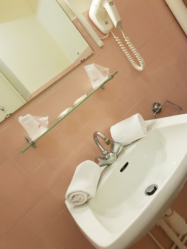 Chambre simple côté jardin