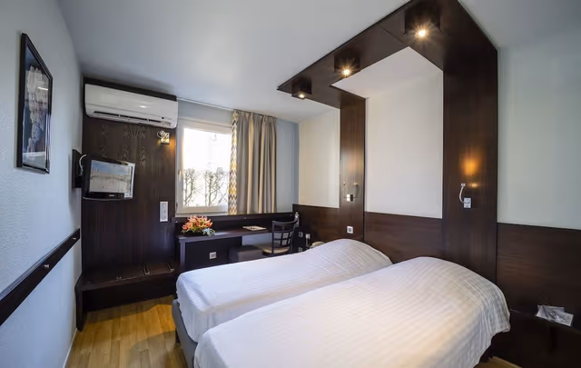 Standard Twin Room