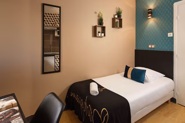 Studio, 1 Double Bed (2 pax, 106 rue de Paris)