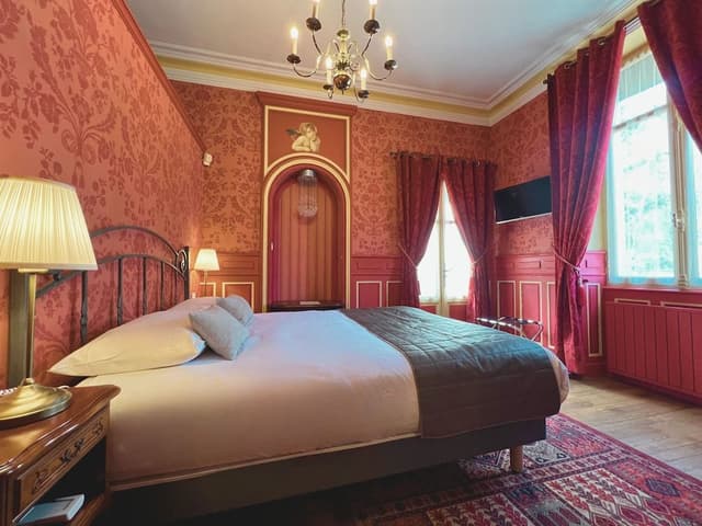 Traditional Suite, Bathtub, Garden View