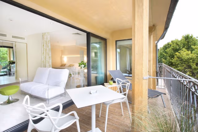 Suite, 1 Queen Bed, Terrace