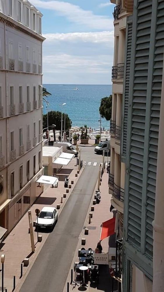 Azurene Royal Hotel0
