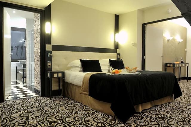 Deluxe Suite with Spa Bath