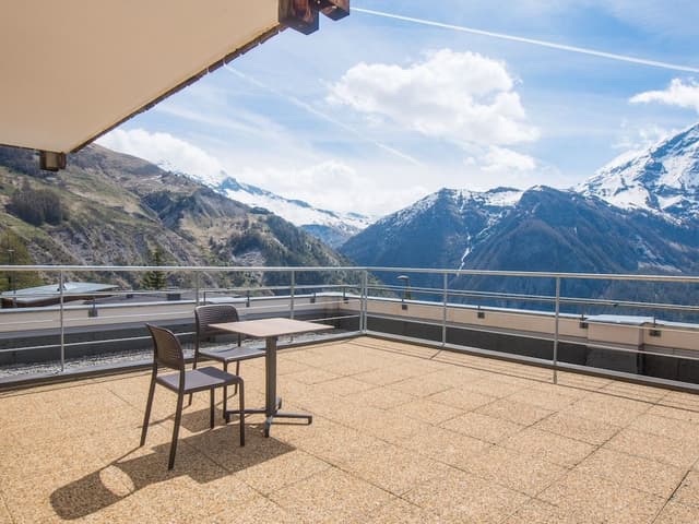2-bedroom apartment with sleeping area for 8 people