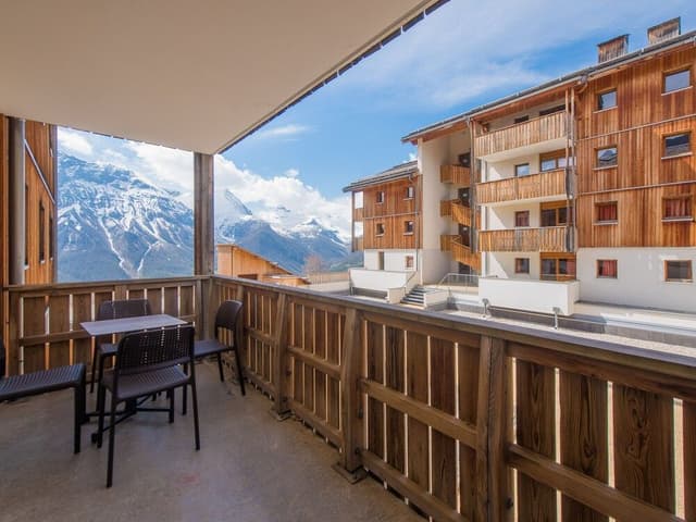 2-bedroom apartment with sleeping area for 8 people