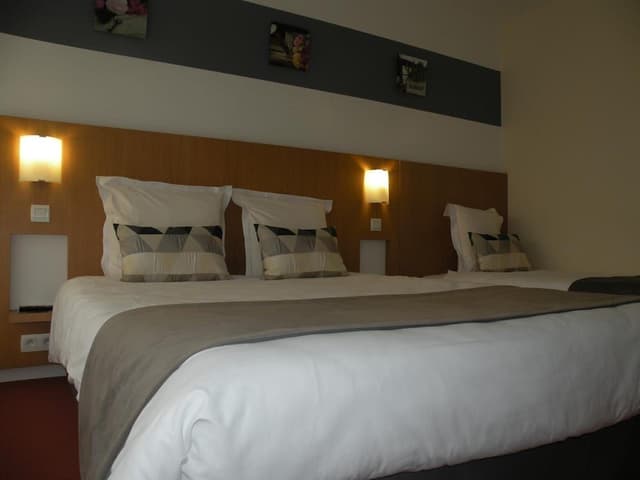Club Room, Connecting Rooms