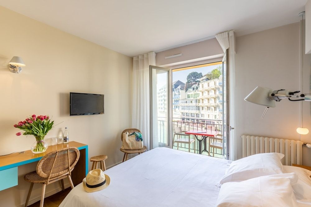 Hotel de la Vallee0