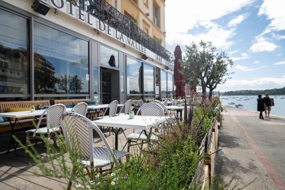 Hotel de la Vallee1
