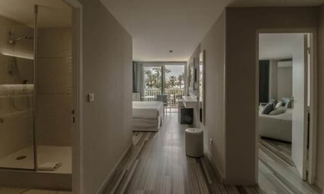 Suite, Sea View