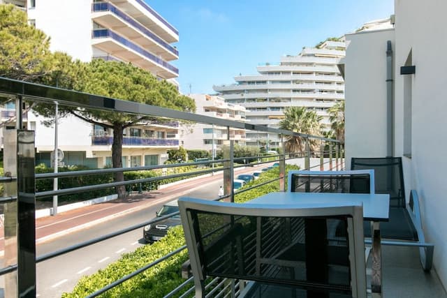 Superior Double Room, Street Side