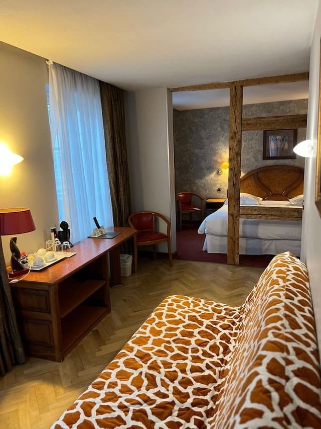 Superior Double Room, Bathtub