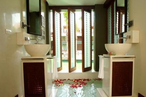Deluxe Pool Access