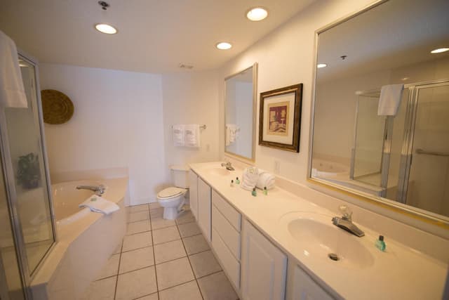 2 King Beds and 1 Double Bed, Three Bedroom Apartment, Ocean View, Non-Smoking