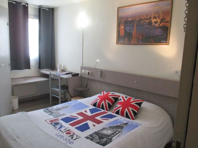Room, Connecting Rooms
