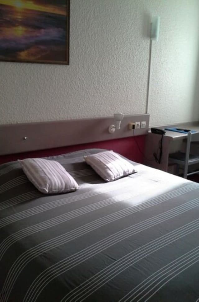 Room, Connecting Rooms