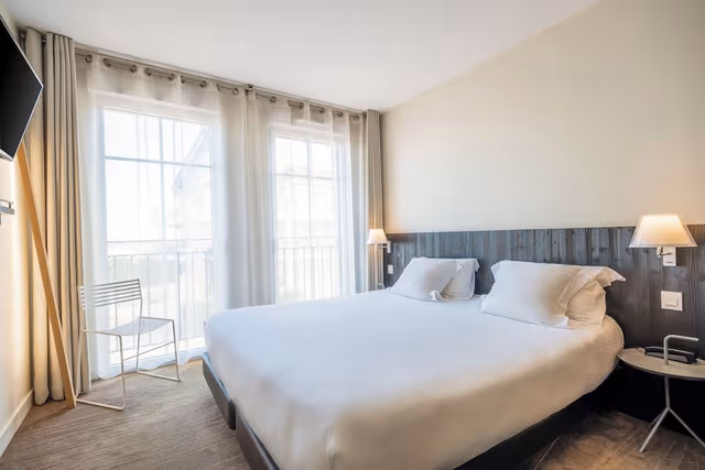 Superior Room, 1 Queen Bed, City View