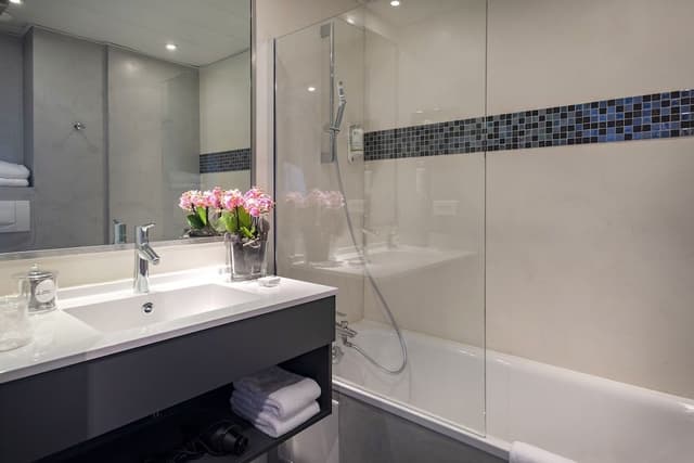 Privilege Room, Balcony