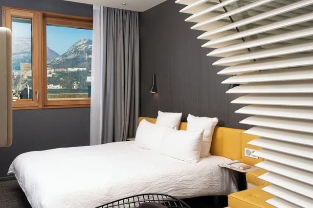Classic Mountain View room including self-service snacks and beverages at the Club