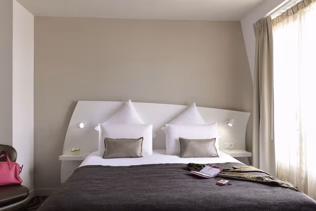 Privilege, Room, Multiple Beds
