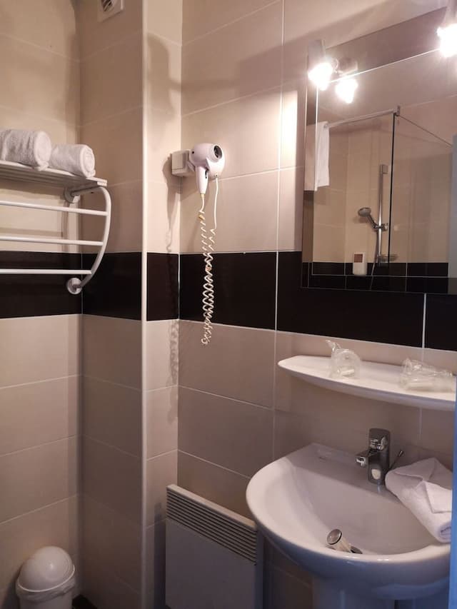 Triple Room (1 double + 1 single)