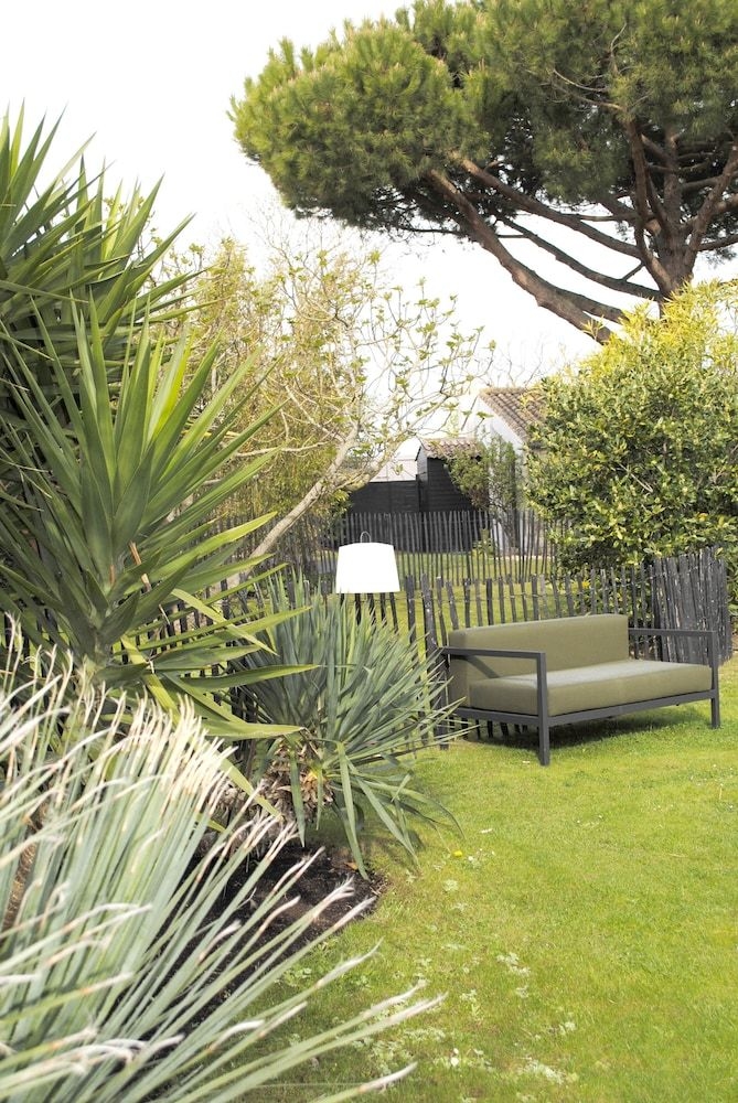 Le Clos Saint-Martin Hotel & Spa3