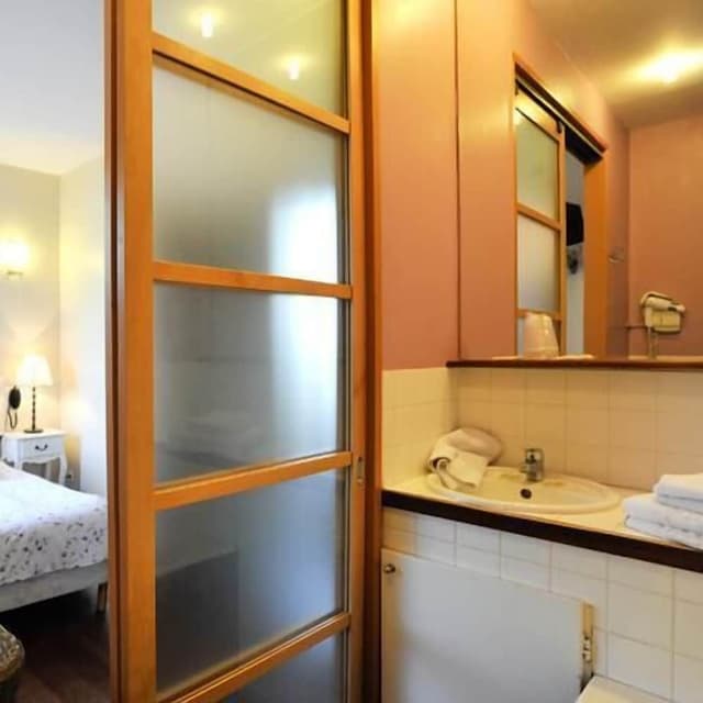 Comfort Double Room, Bathtub