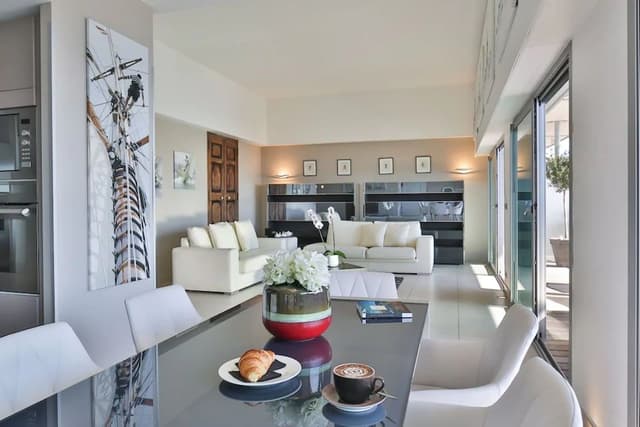 Royal Apartment, 2 Bedrooms, Hot Tub, Sea View