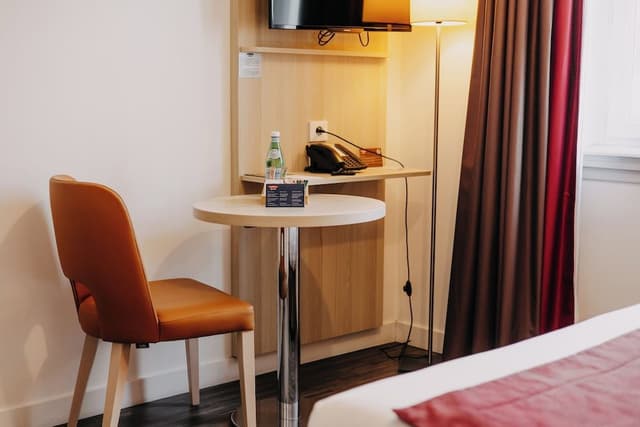 Studio, Kitchenette