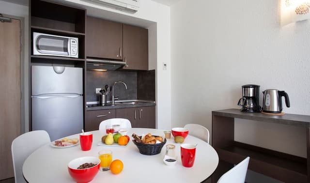 Grand Apartment, Balcony