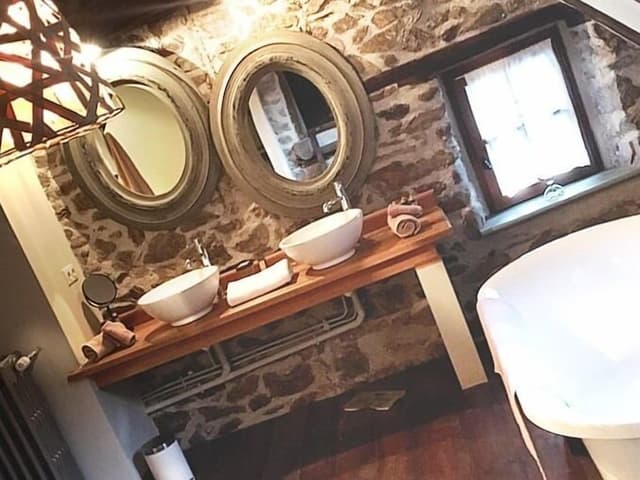 Superior Double Room, Ensuite (Olive)