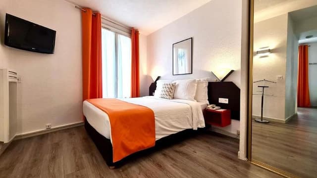 Business Double Room, 1 Queen Bed, Microwave