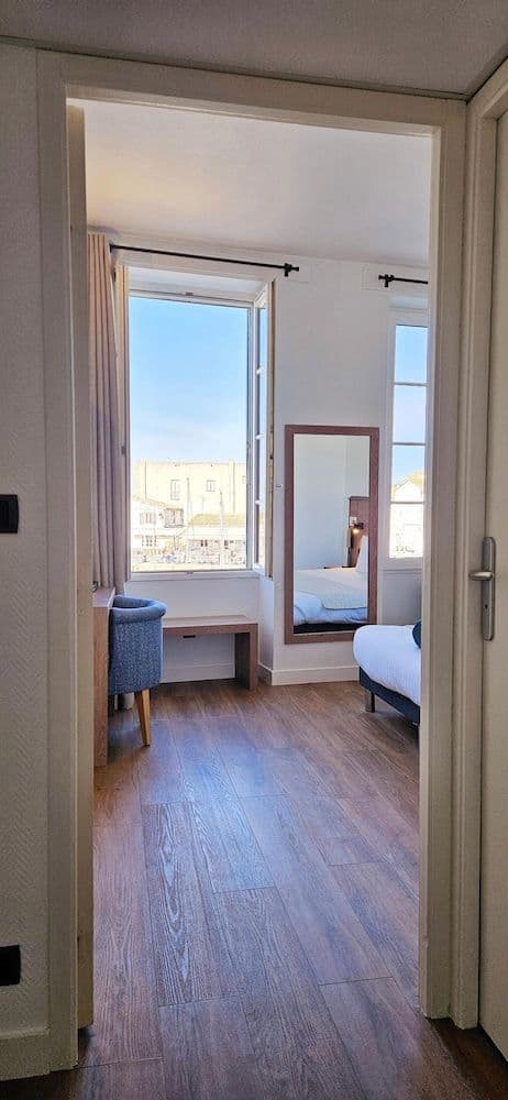Superior Room, Harbor View