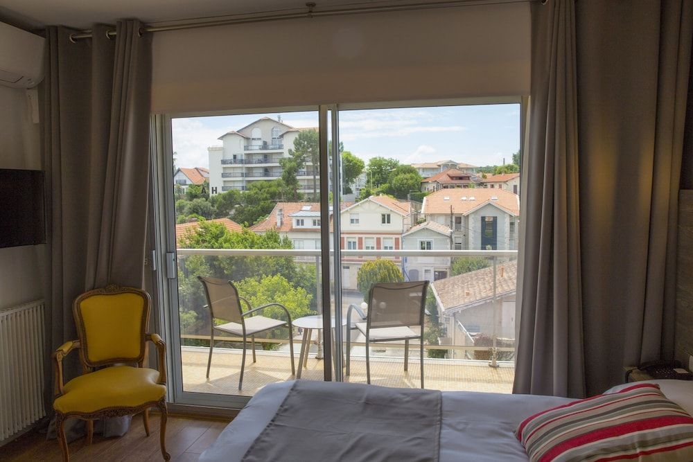 Arc Hotel sur Mer1