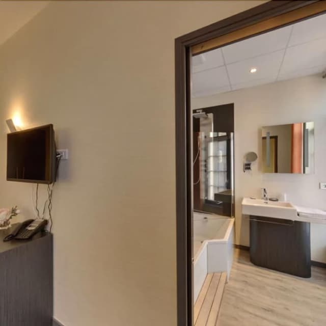 Executive Double Room (Room Service)