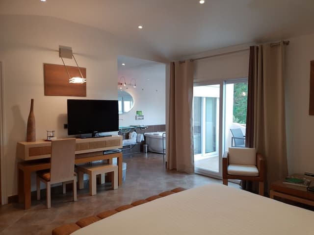 Executive Double Room, 1 Double Bed, Jetted Tub, Partial Sea View