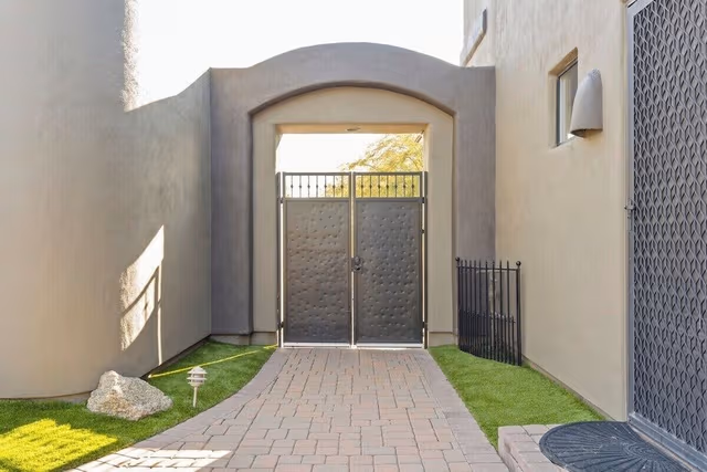 House (4 Bedrooms)