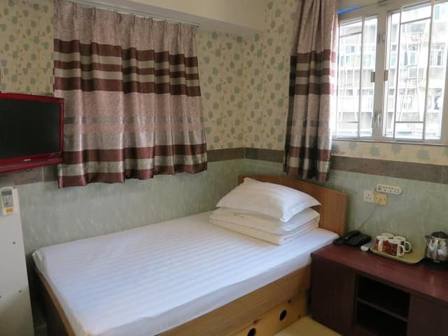 Single Bed Room (have air- condition/no window)