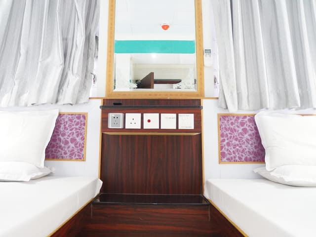 2 Double Beds