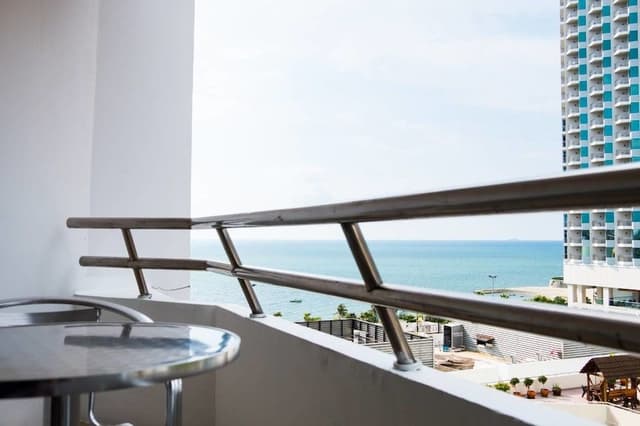 Deluxe Sea View Room (Large Bed)