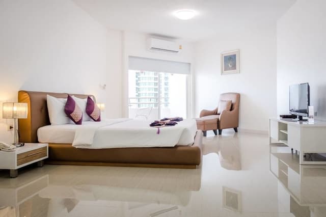 Deluxe Sea View Room (Large Bed)