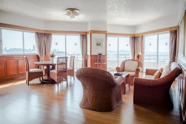 Grand Sea View