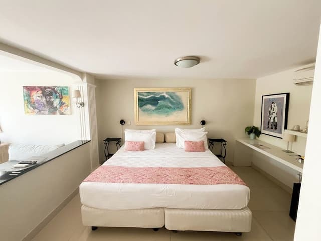Room, 1 Queen Bed, Pool View