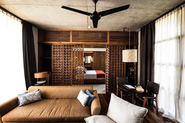 Suite, 1 King Bed (Garden)