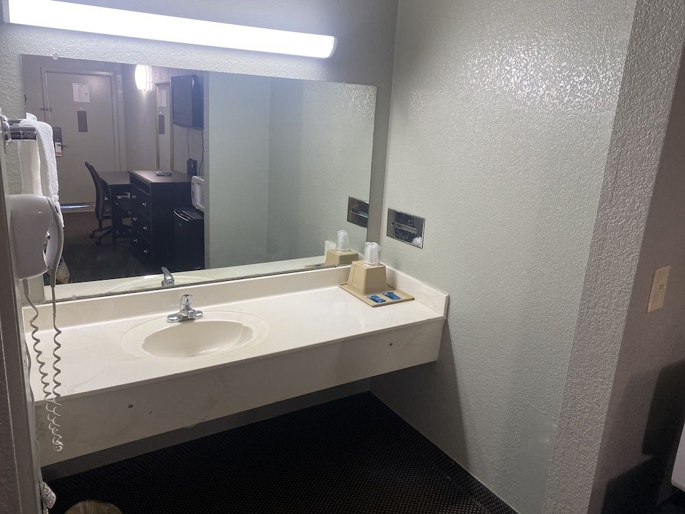 Americas Best Value Inn3